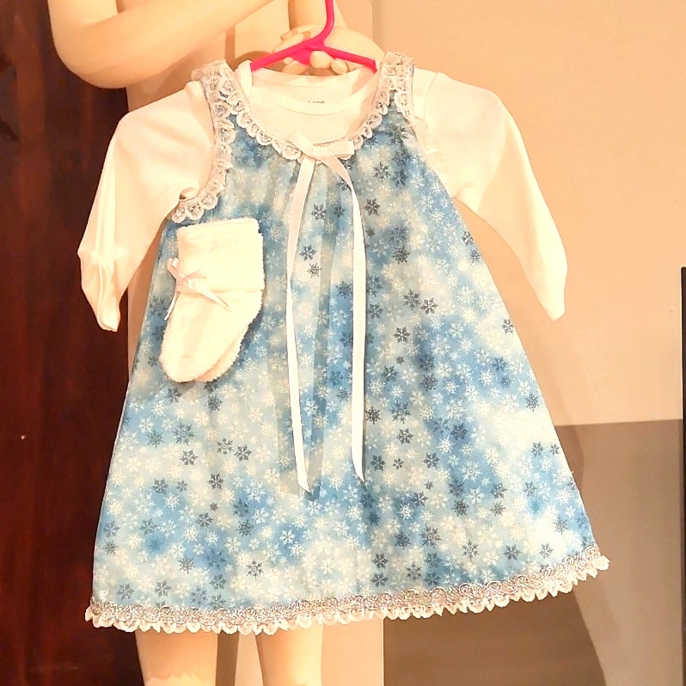 HANDMADE 2pc. GIRL CHRISTMAS LAYETTE DRESS SIZE 3M & 6m.